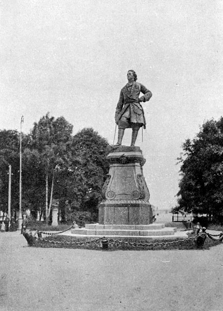 Памятник основателю Кронштадта. Императору Петру I.