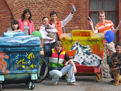 Участники конкурса Граффити на мусорных баках