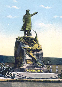 Кронштадт. Памятник Адмиралу Макарову. Открытка из собрания Российской Национальной библиотеки.
