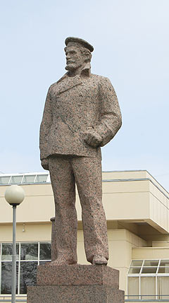 Фрагмент памятника Революционным морякам Балтики в Кронштадте