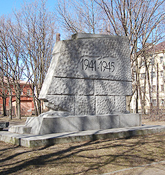 Фрагмент памятника Морзаводцам в Кронштадте