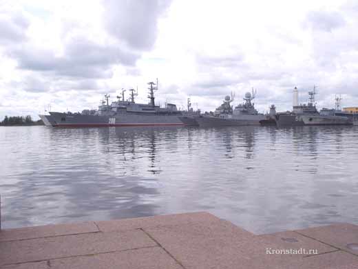 Корабли, стоящие в Средней гавани. Кронштадт.