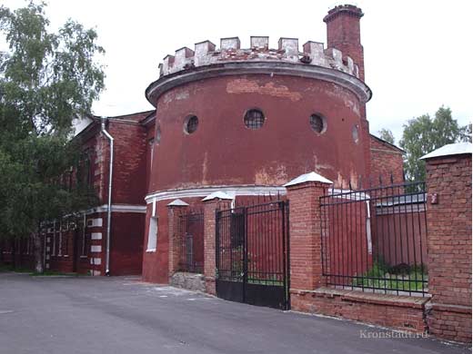 Башня 1-й северной оборонительной казармы. Кронштадтская крепость.