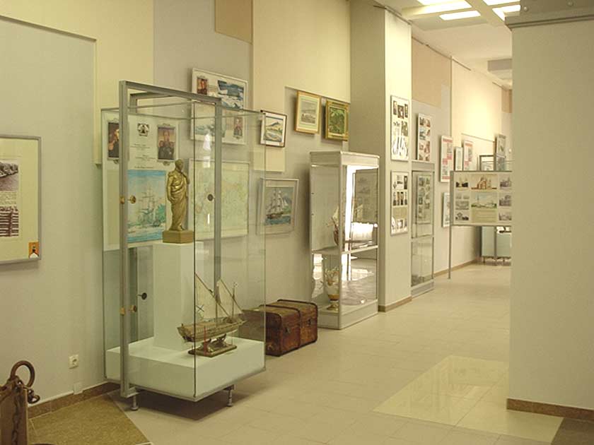 Залы исторического архитектурно-художественного музея г. Кронштадта